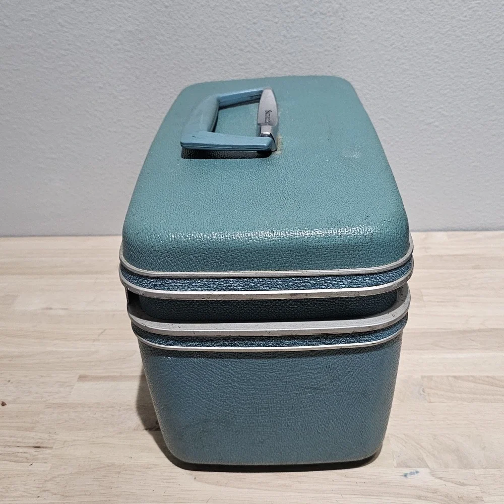 Samsonite Silhouette 1960s Vintage Blue Hard Shell Vanity Case